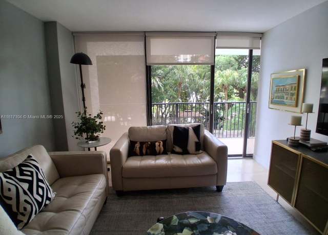 Property at 1450 Brickell Bay Dr #308, Miami, FL 33131, 1 bed, 2 baths