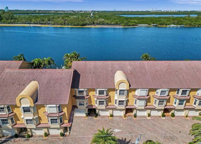 Property at 4212 N Ocean Dr, Hollywood, FL 33019, 3 beds, 3.5 baths