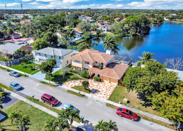 Property at 1500 SW 98th Ave, Pembroke Pines, FL 33025, 4 beds, 2.5 baths