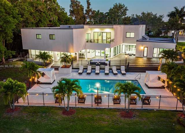 Property at 11861 NW 4th St, Plantation, FL 33325, 9 beds, 6 baths