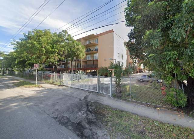 Property at 1910 W 56th St #3209, Hialeah, FL 33012, 3 beds, 2 baths