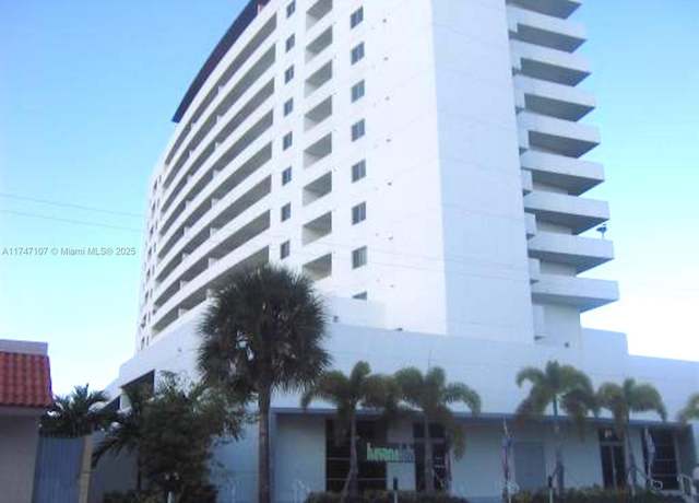 Property at 36 NW 6th Ave Ph 3, Miami, FL 33130, 1 bed, 1 bath