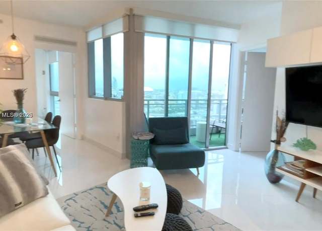 Property at 92 SW 3rd St #2906, Miami, FL 33130, 2 beds, 2 baths