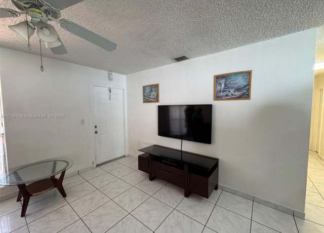 Property at 800 N 65th Ave, Hollywood, FL 33024, 3 beds, 1 bath