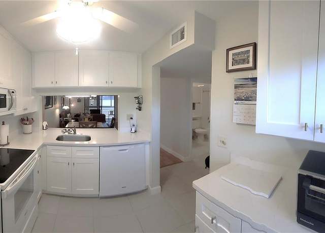 Property at 10402 Sunrise Lakes Blvd #312, Sunrise, FL 33322, 2 beds, 2 baths