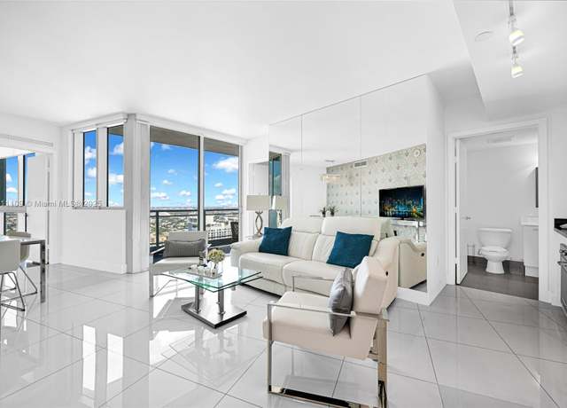 Property at 92 SW 3rd St #4806, Miami, FL 33130, 2 beds, 2 baths