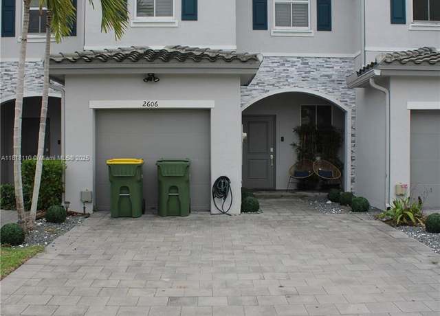 Property at 2606 SE 13th St, Homestead, FL 33035, 3 beds, 2.5 baths