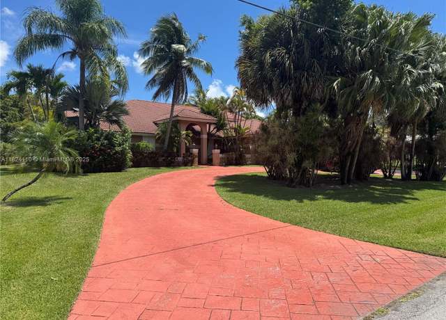 Property at 10201 SW 40th St, Davie, FL 33328, 5 beds, 3 baths
