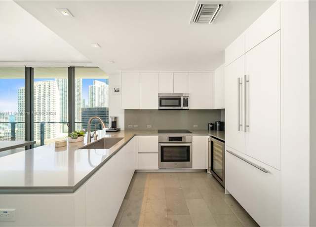 Property at 68 SE 6th St #1201, Miami, FL 33131, 2 beds, 2.5 baths