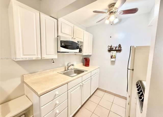 Property at 2145 Pierce St #112, Hollywood, FL 33020, 2 beds, 1 bath