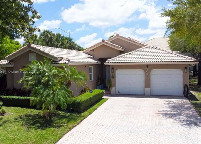 Property at 10989 NW 73rd Ter, Doral, FL 33178, 4 beds, 2.5 baths