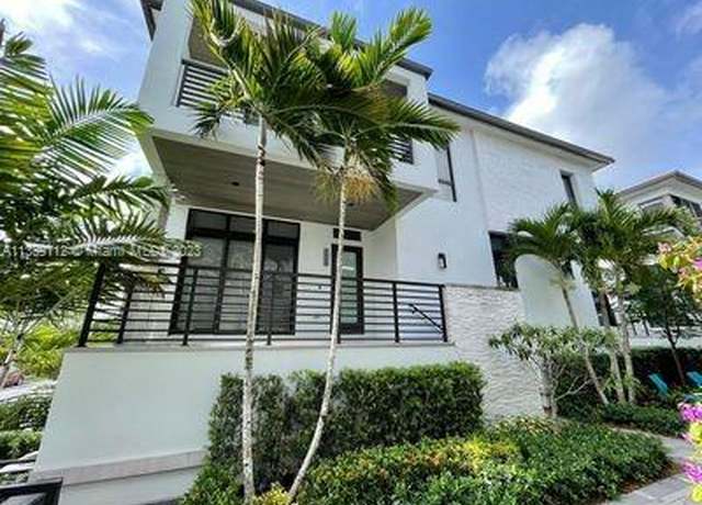 Property at 8231 NW 48th St, Doral, FL 33166, 4 beds, 3.5 baths