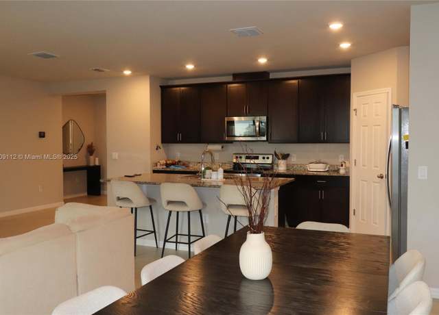 Property at 920 Cambridge Dr, Winter Haven, FL 338881, 4 beds, 2 baths