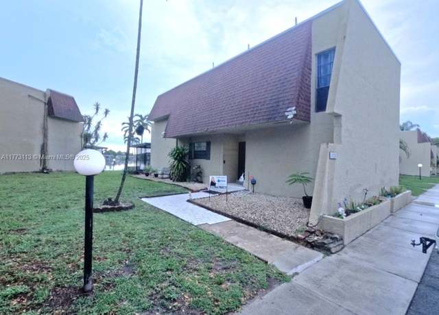 Property at 8920 Palm Tree Ln #8920, Pembroke Pines, FL 33024, 4 beds, 2.5 baths
