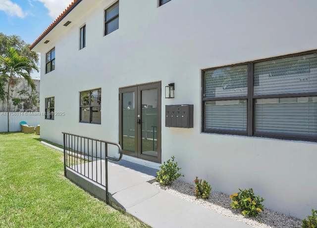 Property at 584 NW 30th St, Miami, FL 33127, 20 beds, 10 baths