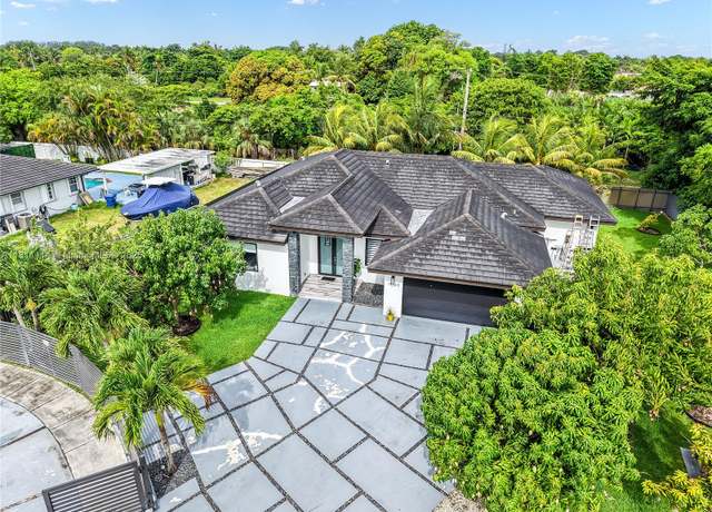 Property at 19120 SW 127th Pl, Miami, FL 33177, 4 beds, 3.5 baths