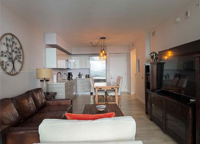 Property at 1300 Brickell Bay Dr #1808, Miami, FL 33131, 1 bed, 1 bath