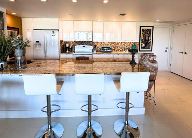 Property at 3300 NE 36th St #605, Fort Lauderdale, FL 33308, 2 beds, 2 baths