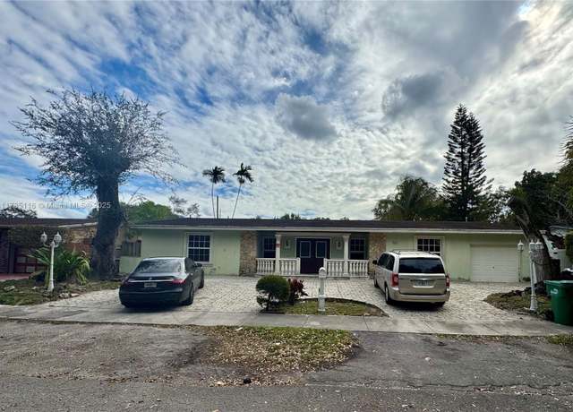 Property at 720 NE 155th St, Miami, FL 33162, 3 beds, 3 baths