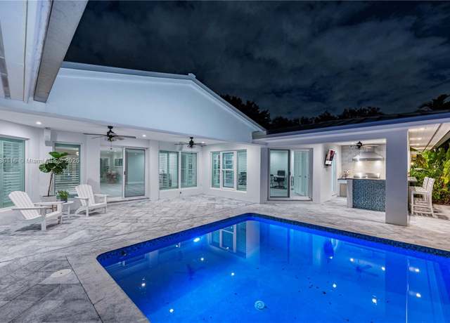 Property at 16141 W Troon Cir, Miami Lakes, FL 33014, 6 beds, 6 baths
