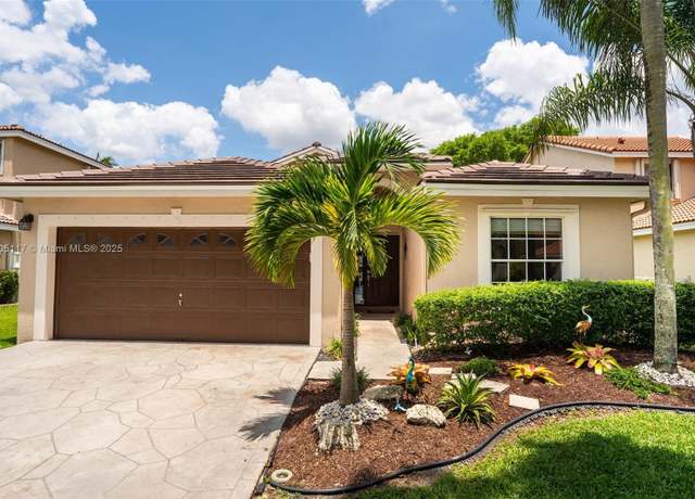 Property at 921 SW 176th Ave, Pembroke Pines, FL 33029, 4 beds, 2.5 baths