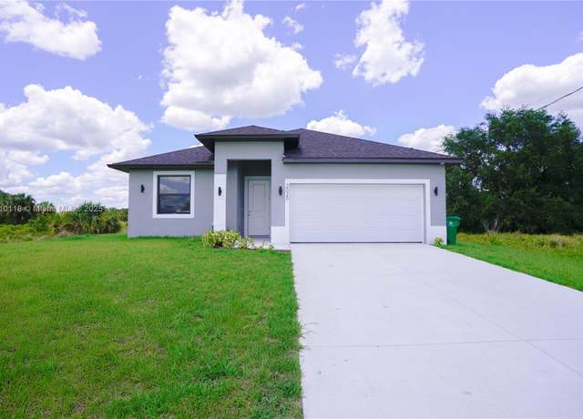 Property at 8045 N Buttercup Cir, La Belle, FL 33935, 3 beds, 2.5 baths