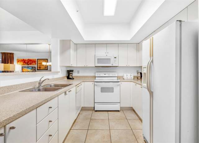 Property at 17375 Collins Ave #1005, Sunny Isles Beach, FL 33160, 1 bed, 1 bath