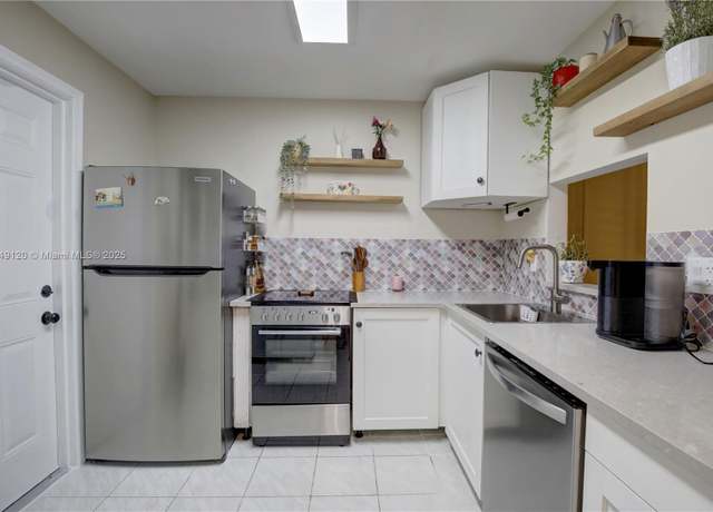Property at 233 NE 14th Ave #304, Hallandale Beach, FL 33009, 1 bed, 1 bath