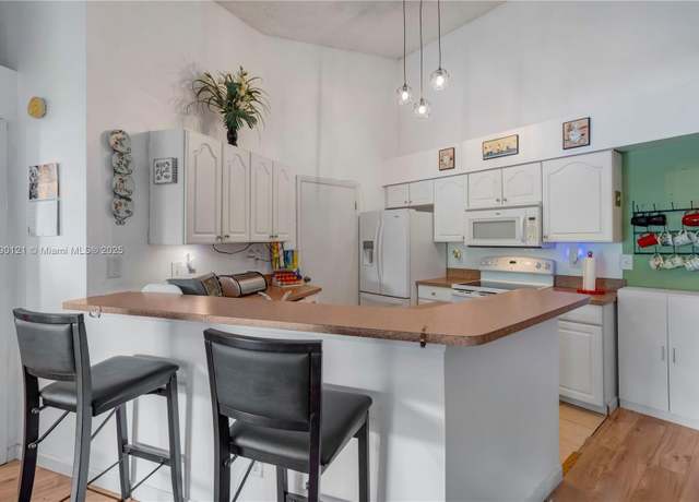 Property at 9999 Summerbreeze Dr #108, Sunrise, FL 33322, 2 beds, 2 baths