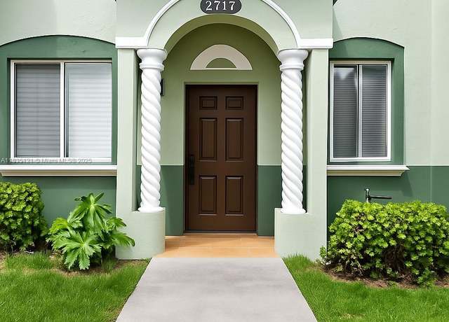 Property at 2717 SE 15th Rd #107, Homestead, FL 33035, 3 beds, 2.5 baths