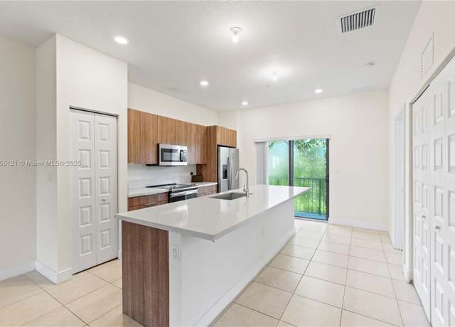 Property at 7831 NW 104th Ave #22, Doral, FL 33178, 2 beds, 2.5 baths