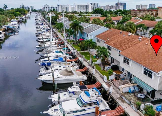 Property at 2533 NE 15th St, Pompano Beach, FL 33062, 2 beds, 2.5 baths
