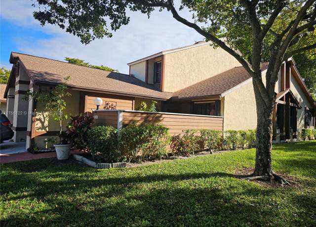 Property at 3787 Collinwood Ln, West Palm Beach, FL 33406, 3 beds, 2.5 baths