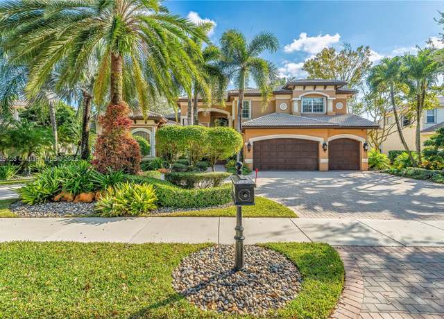 Property at 2900 W Lake Vista Cir, Davie, FL 33328, 6 beds, 4.5 baths