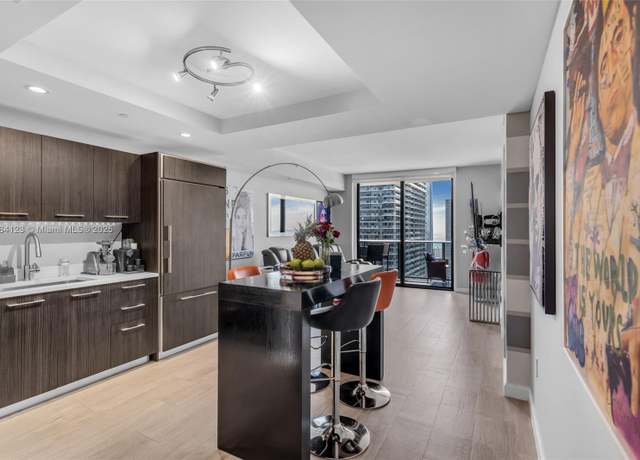 Property at 45 SW 9th St #3804, Miami, FL 33130, 1 bed, 2 baths