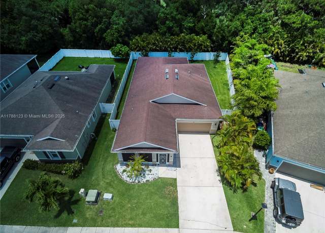 Property at 148 Port Royal Ct, Sebastian, FL 32958, 3 beds, 2 baths
