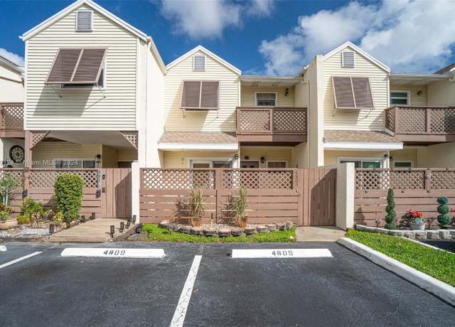 Property at 4809 S Hemingway Cir #81, Margate, FL 33063, 2 beds, 2.5 baths