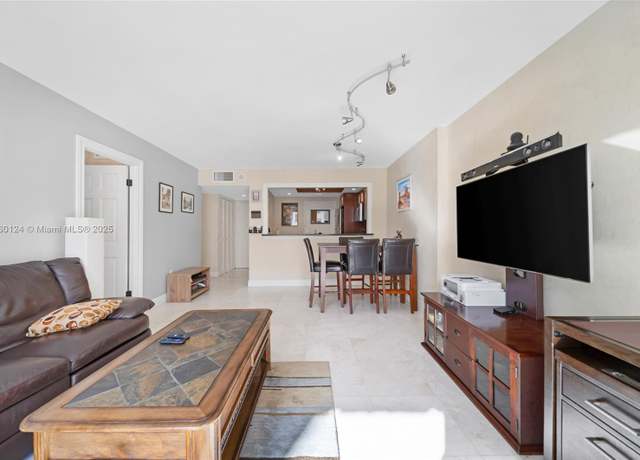 Property at 465 Ocean Dr #407, Miami Beach, FL 33139, 1 bed, 1 bath