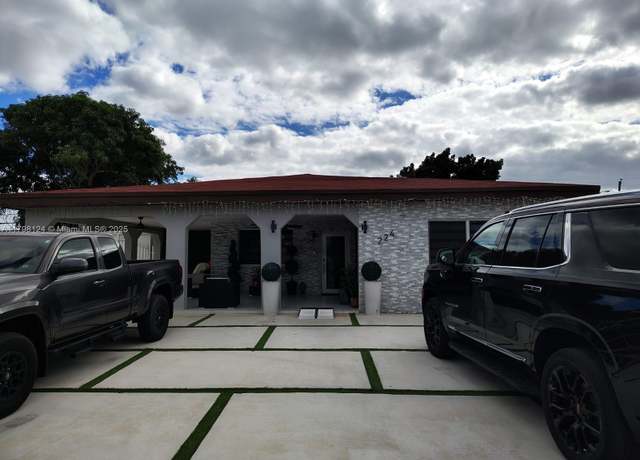 Property at 224 E 42nd St, Hialeah, FL 33013, 6 beds, 5 baths