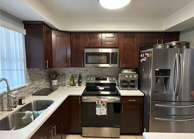 Property at 13707 Kendale Lakes Cir #110, Miami, FL 33183, 2 beds, 2 baths