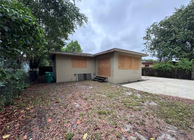 Property at 535 NE 162nd St, Miami, FL 33162, 2 beds, 1 bath