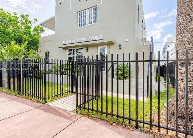 Property at 1020 6th St, Miami Beach, FL 33139, 5 beds, 5 baths