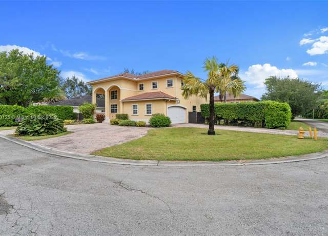 Property at 10733 SW 97th Ter, Miami, FL 33176, 4 beds, 3 baths