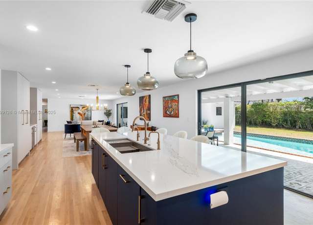 Property at 7220 SW 107th Ter, Pinecrest, FL 33156, 5 beds, 3.5 baths