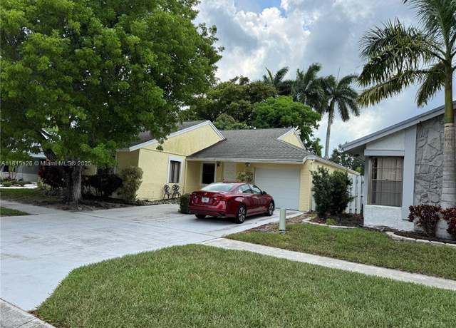 Property at 21386 Summertrace Cir, Boca Raton, FL 33428, 3 beds, 2 baths
