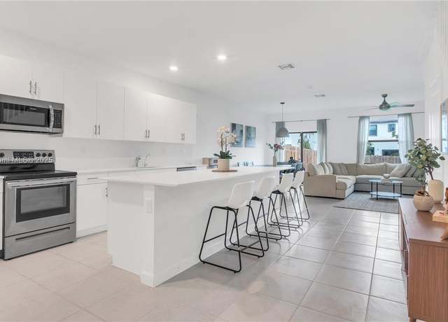 Property at 25564 SW 108th Ave, Homestead, FL 33032, 3 beds, 2.5 baths