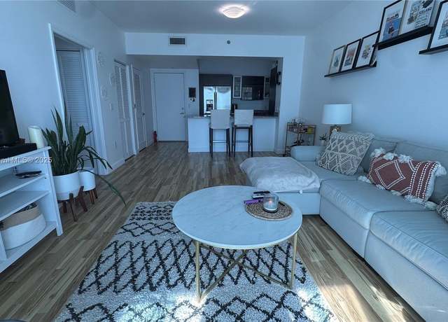 Property at 950 Brickell Bay Dr #3403, Miami, FL 33131, 1 bed, 1 bath