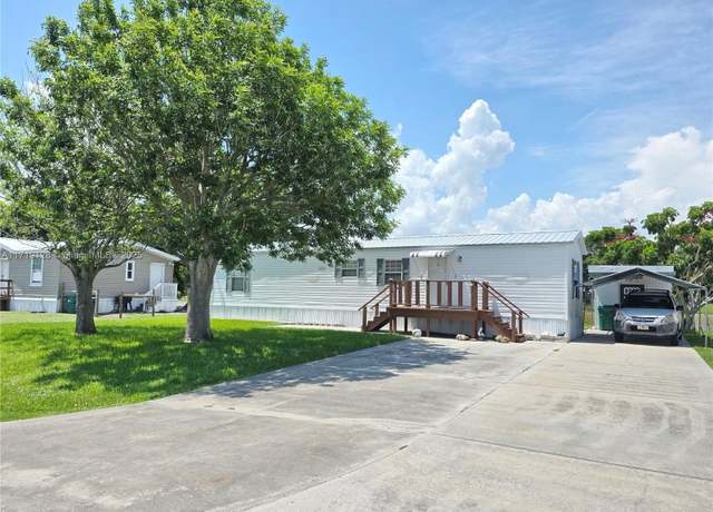 Property at 2019 SE 29th St, Taylor Creek, FL 34974, 2 beds, 2 baths