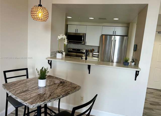 Property at 511 Lucerne Ave #408, Lake Worth, FL 33460, 1 bed, 1 bath