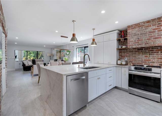Property at 21830 Cypress Cir Unit 27E, Boca Raton, FL 33433, 2 beds, 2 baths